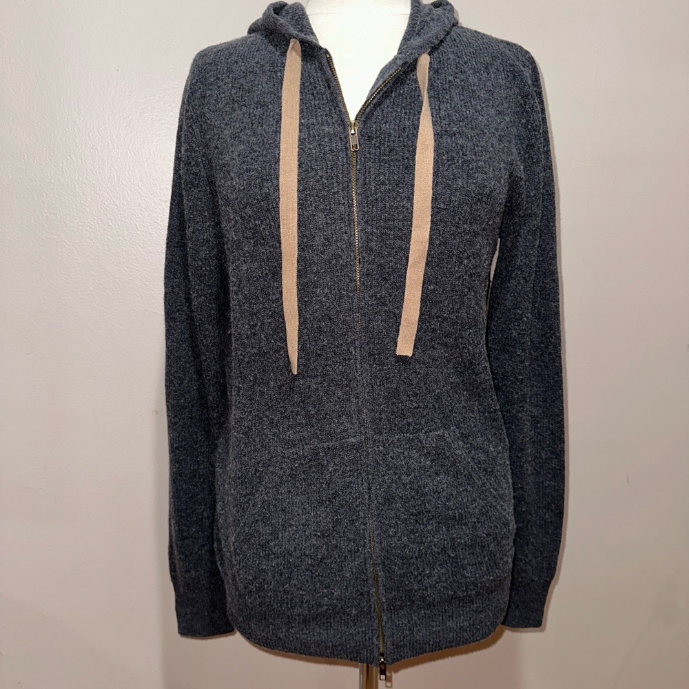 Hoodies & Sweatshirt in Black jacket